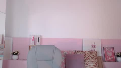 Snapshot of violeta_leon chatting on 4, 2, 2025 Violeta leon online show from 4, 2, 2025