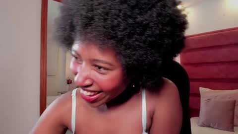 Snapshot of violeta_ruizz chatting on 5, 11, 2025 Violeta Ruiz online show from 5, 11, 2025