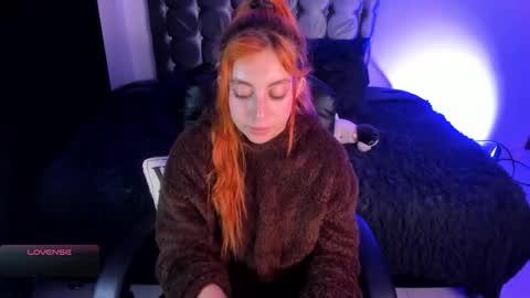 Snapshot of violetaarey chatting on 18, 2, 2026 Violeta Help me reach 150 thumbs up online show from 18, 2, 2026