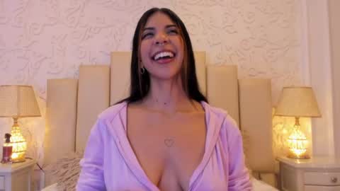 Snapshot of violetahills_ chatting on 17, 6, 2026 Violeta online show from 17, 6, 2026