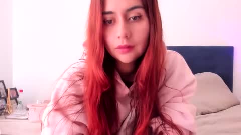 Snapshot of violetasweet20 chatting on 5, 10, 2025 Sara Torres online show from 5, 10, 2025