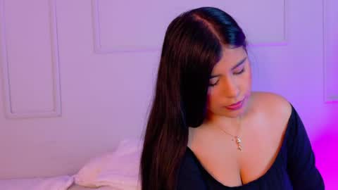 Snapshot of violetbloomm chatting on 18, 5, 2026 Violet online show from 18, 5, 2026
