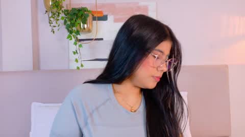 Snapshot of violetbloomm chatting on 25, 5, 2026 Violet online show from 25, 5, 2026