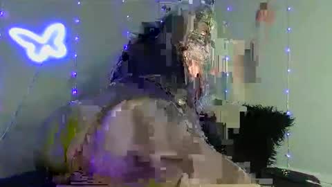 Snapshot of violetdream888 chatting on 17, 10, 2025 VioletDream online show from 17, 10, 2025