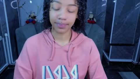 Snapshot of violeth_b chatting on 19, 5, 2026 violeth_b online show from 19, 5, 2026