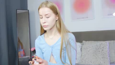 VioletSwone online show from 24, 11, 2025