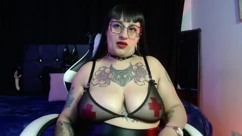 Snapshot of violett_8 chatting on 11, 4, 2026 violett_8 online show from 11, 4, 2026