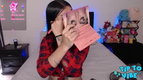 Snapshot of violett_flowers chatting on 1, 2, 2025 violeta  online show from 1, 2, 2025