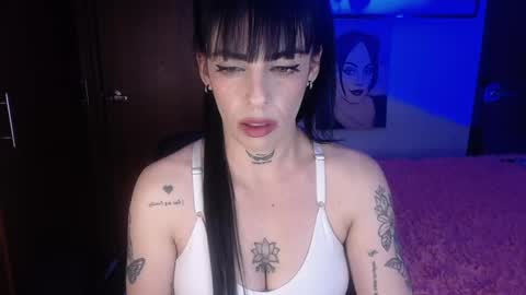 violett  Independent model online show from 24, 11, 2025