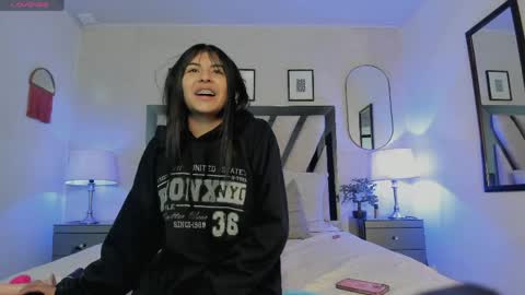 Snapshot of violettaa_stone chatting on 12, 4, 2026 Violettaa online show from 12, 4, 2026