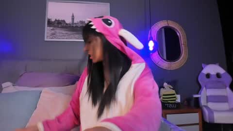 Snapshot of violettaa_stone chatting on 13, 4, 2026 Violettaa online show from 13, 4, 2026