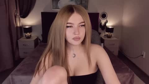 ViolettaOtis online show from 22, 1, 2025