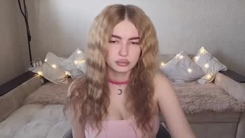 ViolettaOtis online show from 13, 9, 2025