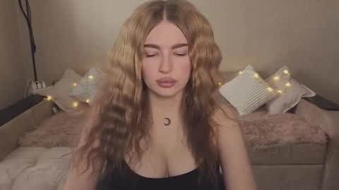 ViolettaOtis online show from 18, 9, 2025