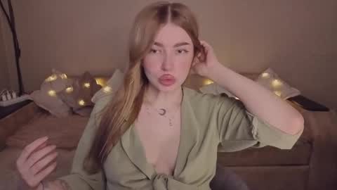 ViolettaOtis online show from 9, 4, 2026