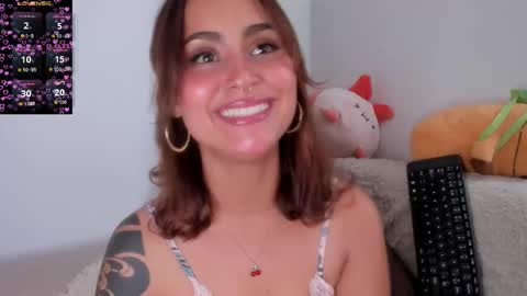 Snapshot of violetteramirez01 chatting on 28, 9, 2025 Violette  online show from 28, 9, 2025