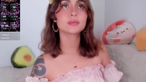 Snapshot of violetteramirez01 chatting on 7, 10, 2025 Violette  online show from 7, 10, 2025