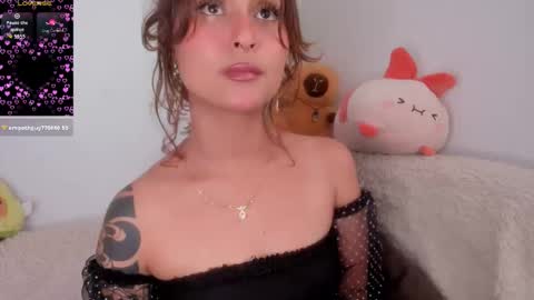 Snapshot of violetteramirez01 chatting on 25, 10, 2025 Violette  online show from 25, 10, 2025