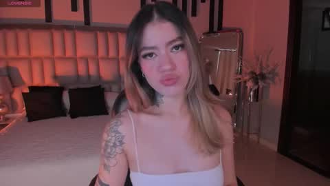 Violett  online show from 5, 11, 2025