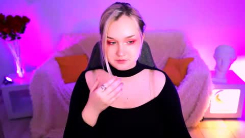 Snapshot of violettwoods chatting on 27, 5, 2026 Violett online show from 27, 5, 2026