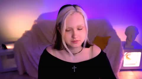 Snapshot of violettwoods chatting on 18, 6, 2026 Violett online show from 18, 6, 2026