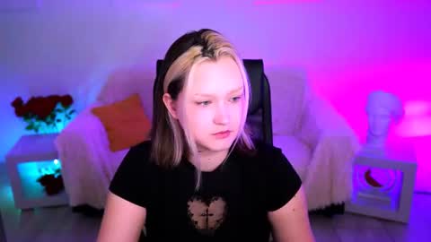 Snapshot of violettwoods chatting on 4, 7, 2026 Violett online show from 4, 7, 2026