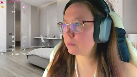 Snapshot of visecret chatting on 5, 5, 2026 Victoria Romans online show from 5, 5, 2026