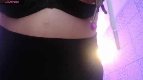 Snapshot of vitoria23_ chatting on 12, 3, 2025 victoria 3 online show from 12, 3, 2025