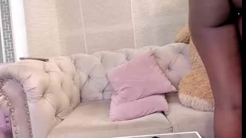 Snapshot of vivi_cooper chatting on 2, 12, 2024 vivi cooper online show from 2, 12, 2024