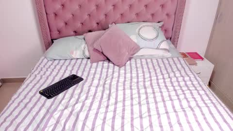 Snapshot of vivi_cooper chatting on 14, 2, 2025 vivi cooper online show from 14, 2, 2025