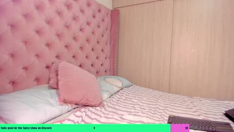 Snapshot of vivi_cooper chatting on 21, 4, 2026 vivi cooper online show from 21, 4, 2026