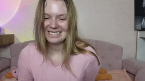 Snapshot of vivian_alison chatting on 15, 5, 2026 vivian_alison online show from 15, 5, 2026