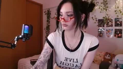 Snapshot of vivian_qwerty chatting on 9, 7, 2026 vivian_qwerty online show from 9, 7, 2026