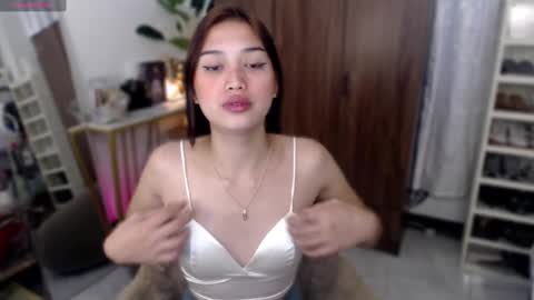 Vivian online show from 11, 11, 2025