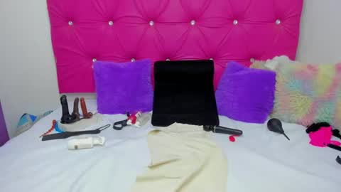 Snapshot of vivianeparis chatting on 22, 5, 2026 VivianParis online show from 22, 5, 2026