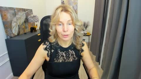 Snapshot of vivianlirei chatting on 24, 4, 2026 Sinti online show from 24, 4, 2026