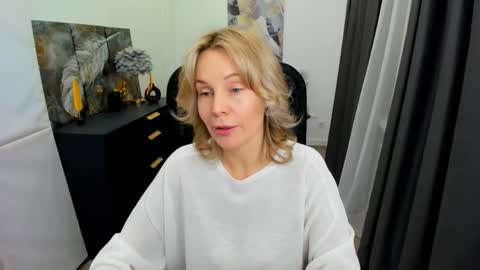 Snapshot of vivianlirei chatting on 4, 5, 2026 Sinti online show from 4, 5, 2026