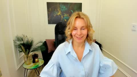 Snapshot of vivianlirei chatting on 15, 5, 2026 Sinti online show from 15, 5, 2026