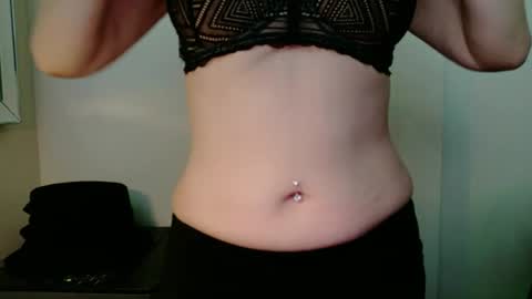 Snapshot of vivians_roses chatting on 24, 7, 2026 Vivians Roses online show from 24, 7, 2026