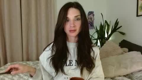 Snapshot of vivienne_rose chatting on 9, 11, 2025 Lillian Rose online show from 9, 11, 2025