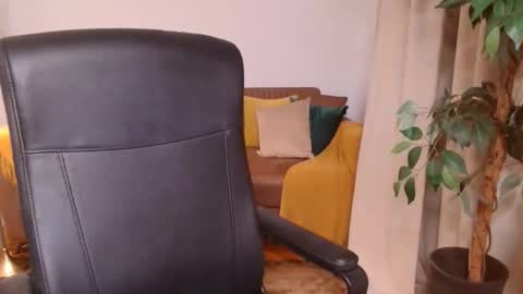 Vivienne online show from 16, 11, 2025