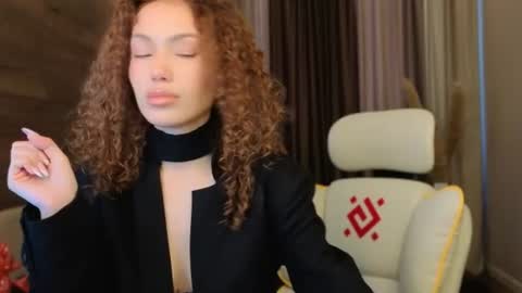 Snapshot of voxlesss chatting on 21, 6, 2026 Lily online show from 21, 6, 2026