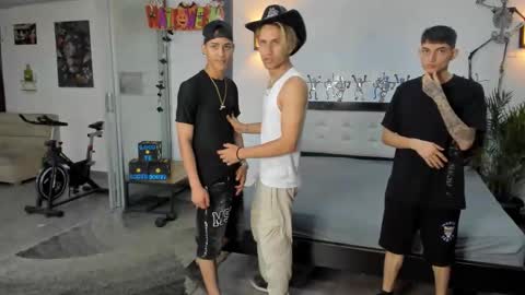 voyeurism_guys online show from 11, 10, 2025