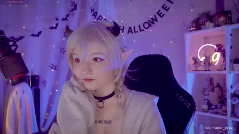 Snapshot of vronnier chatting on 6, 11, 2025 vronnier online show from 6, 11, 2025