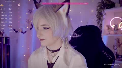 Snapshot of vronnier chatting on 12, 11, 2025 vronnier online show from 12, 11, 2025