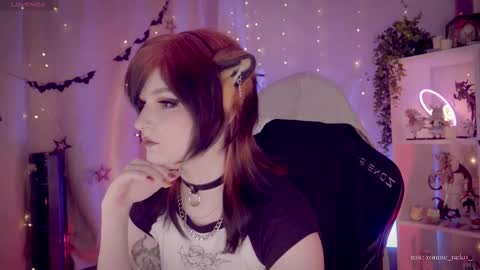 Snapshot of vronnier chatting on 18, 11, 2025 vronnier online show from 18, 11, 2025