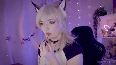 Snapshot of vronnier chatting on 19, 12, 2025 vronnier online show from 19, 12, 2025