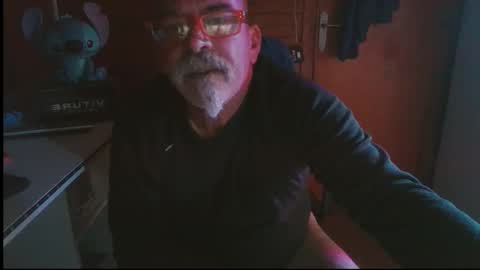 Snapshot of vuda77 chatting on 11, 11, 2025 oscar online show from 11, 11, 2025