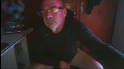 Snapshot of vuda77 chatting on 17, 11, 2025 oscar online show from 17, 11, 2025