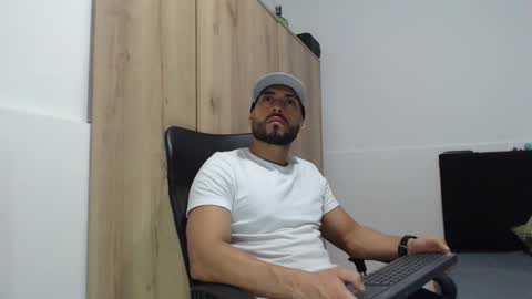 Snapshot of walter_brownn01 chatting on 30, 10, 2025 WALTER BROWN online show from 30, 10, 2025